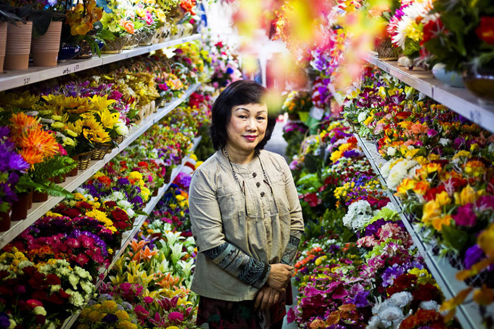 Montreal portrait photographer - Flower seller