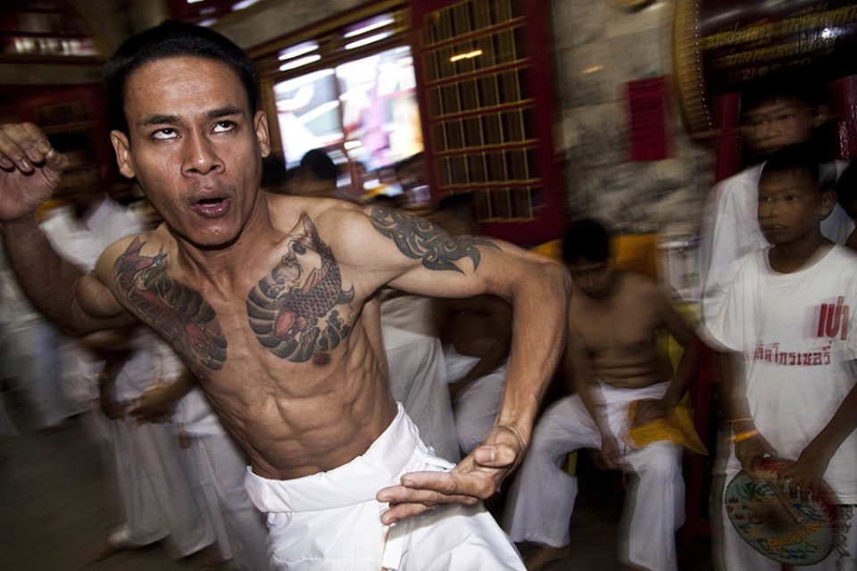 Ma-song dancing towards the temple altar
