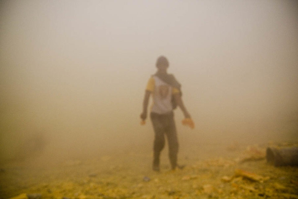 Miner working in clouds of sulphurous gas