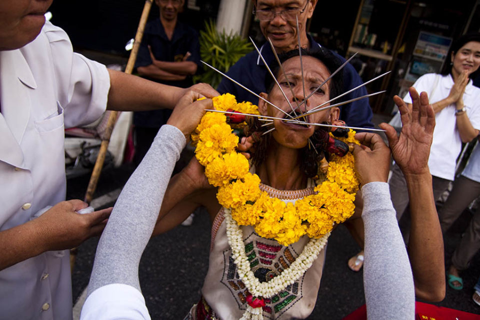 Celebrant places garland over Ma-song