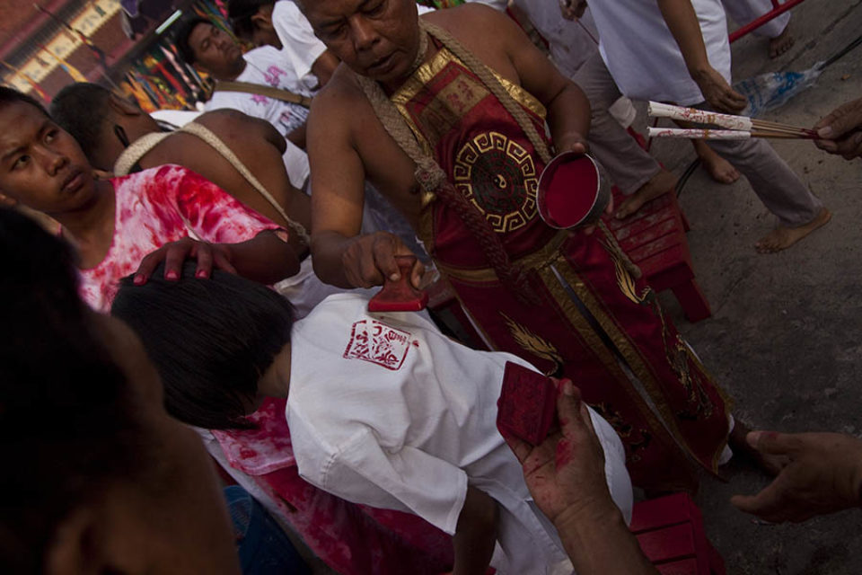 Ma-song stamping celebrant's back during ceremony