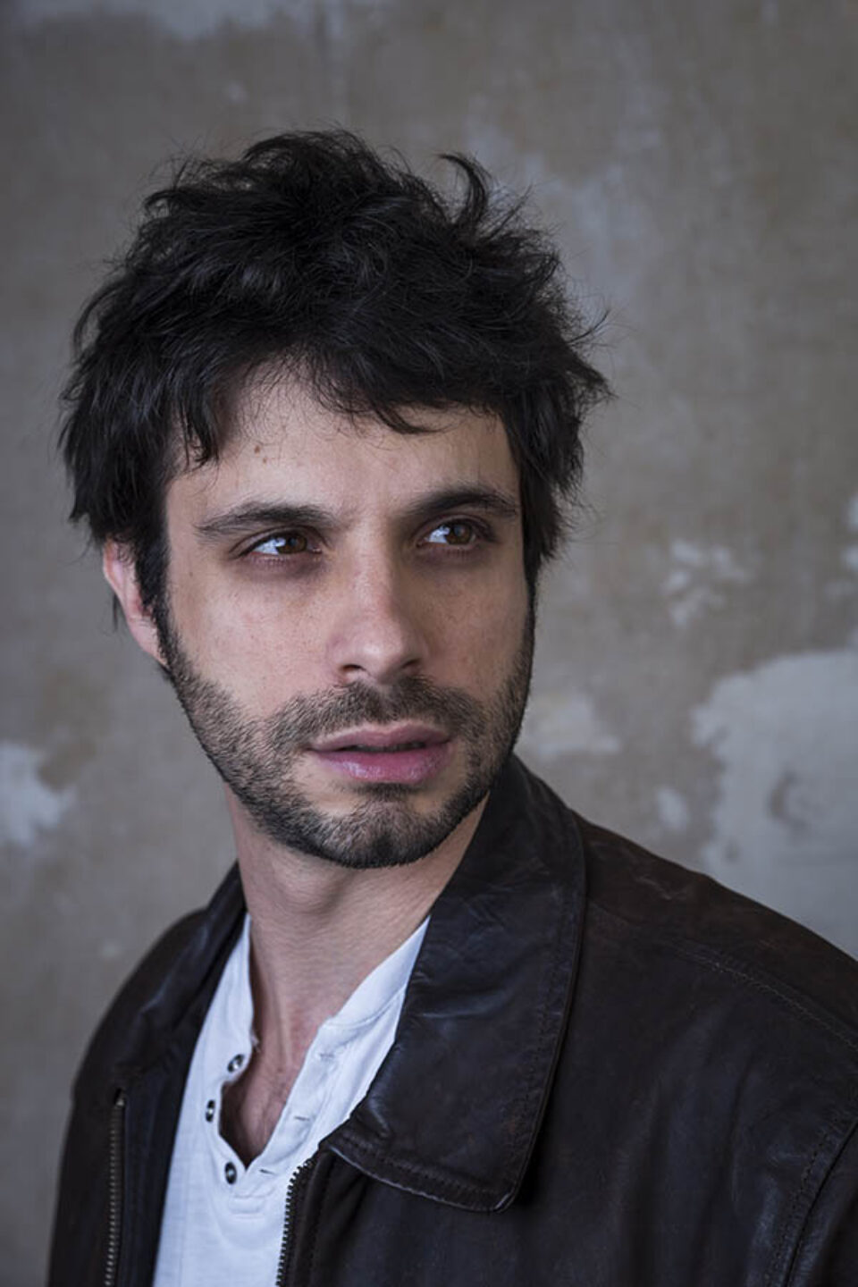 Headshot of actor Alexandre Guanse by trusted Montreal headshot photographer