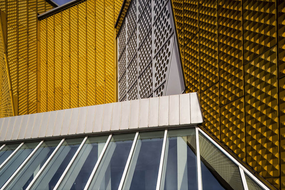 Berliner Philharmonie intersecting lines detail