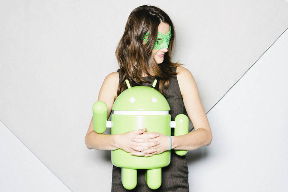 Montreal photographer shoots woman holding Android mascot at corporate event