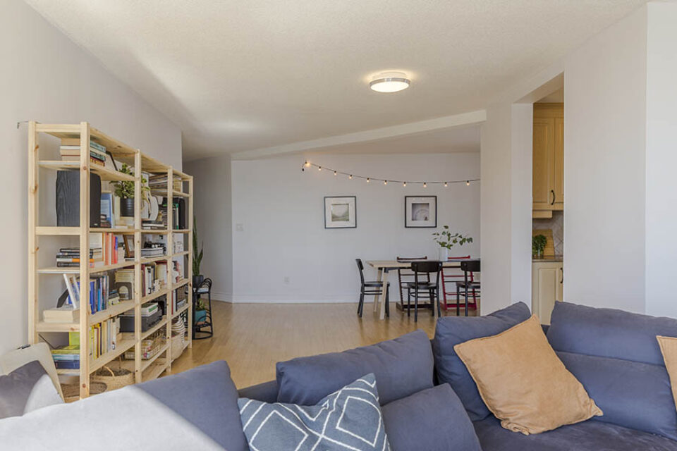 Longueuil real estate photographer - Interior living area view
