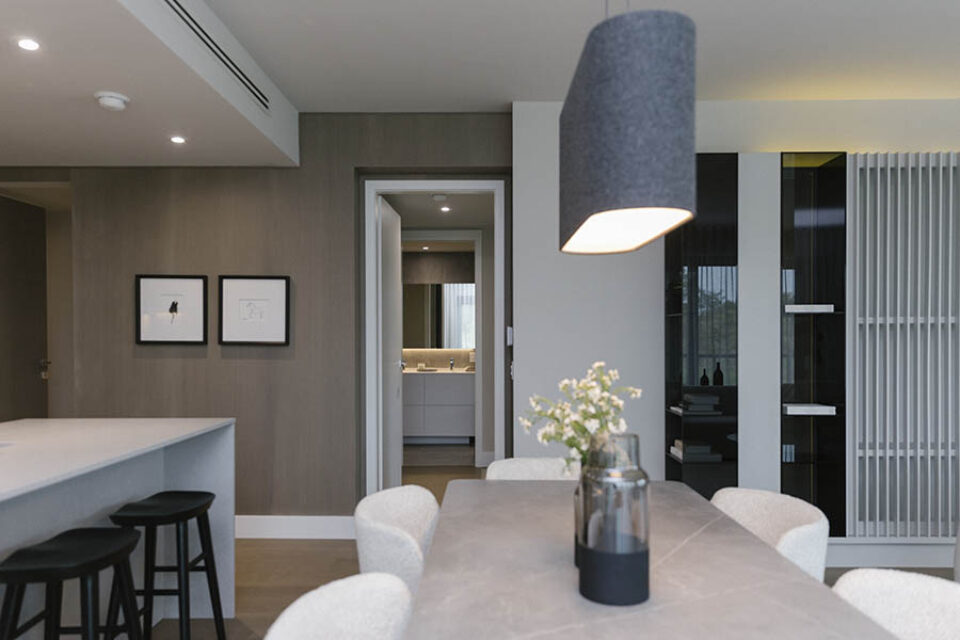 Model condo dining area - Montreal real estate photography