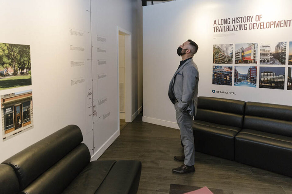 Broker looks at event display in Ottawa