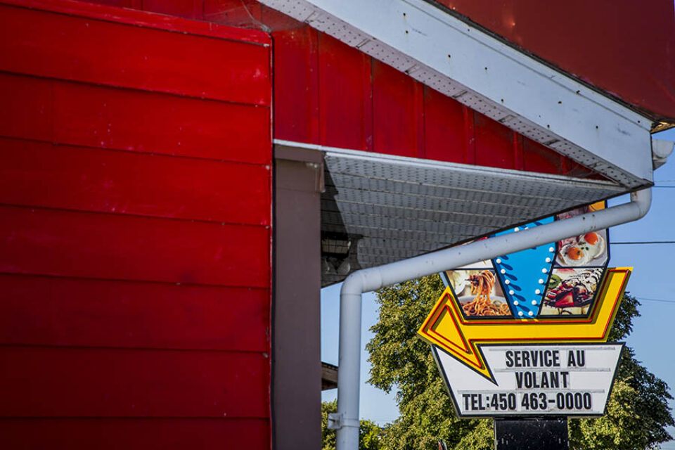 Photographer Longueuil - Colourful restaurant sign