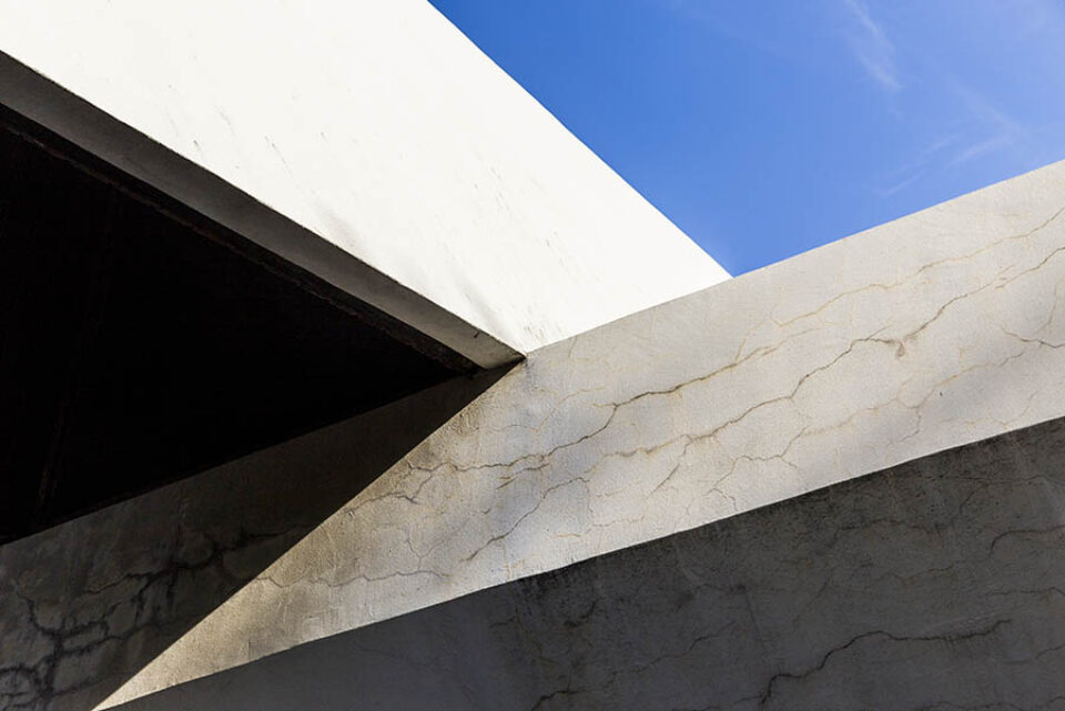 Building sharp roof detail