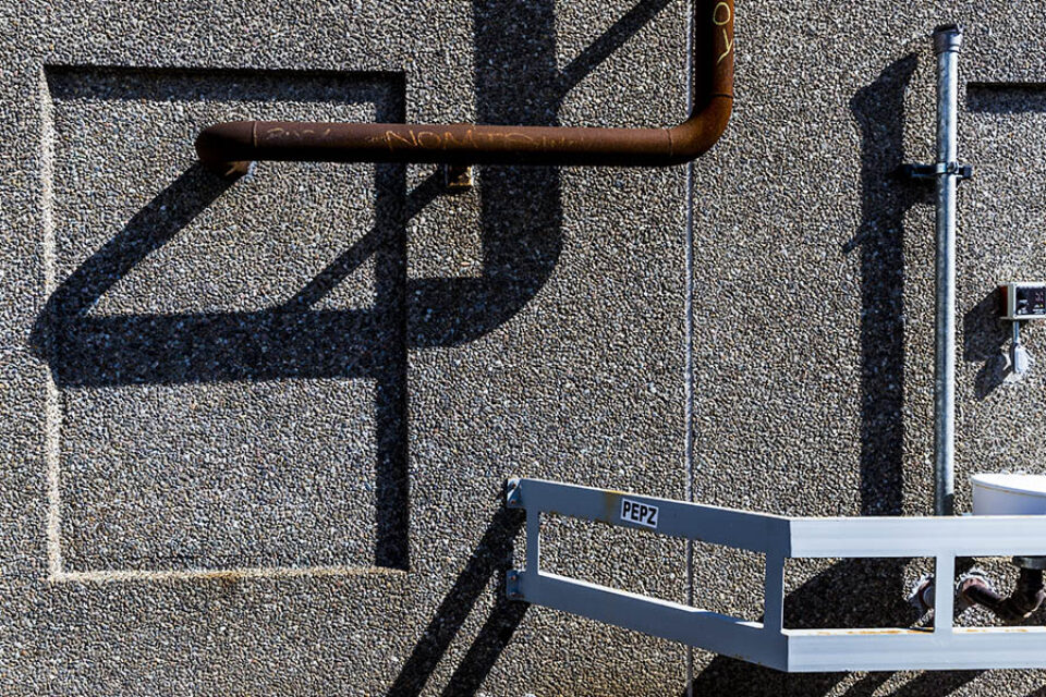 Photographer Montreal - Pipe shadow abstract
