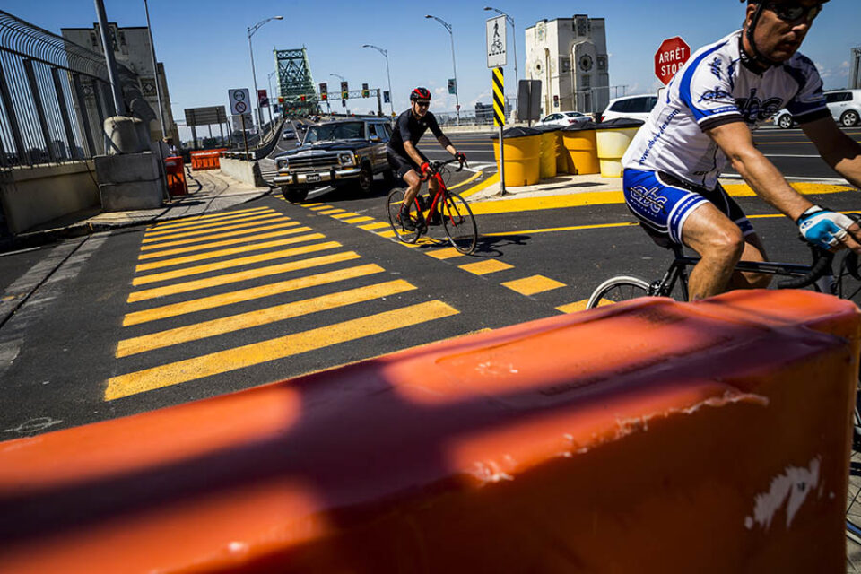 Montreal photographer - cyclists on Jacques Cartier Bridge