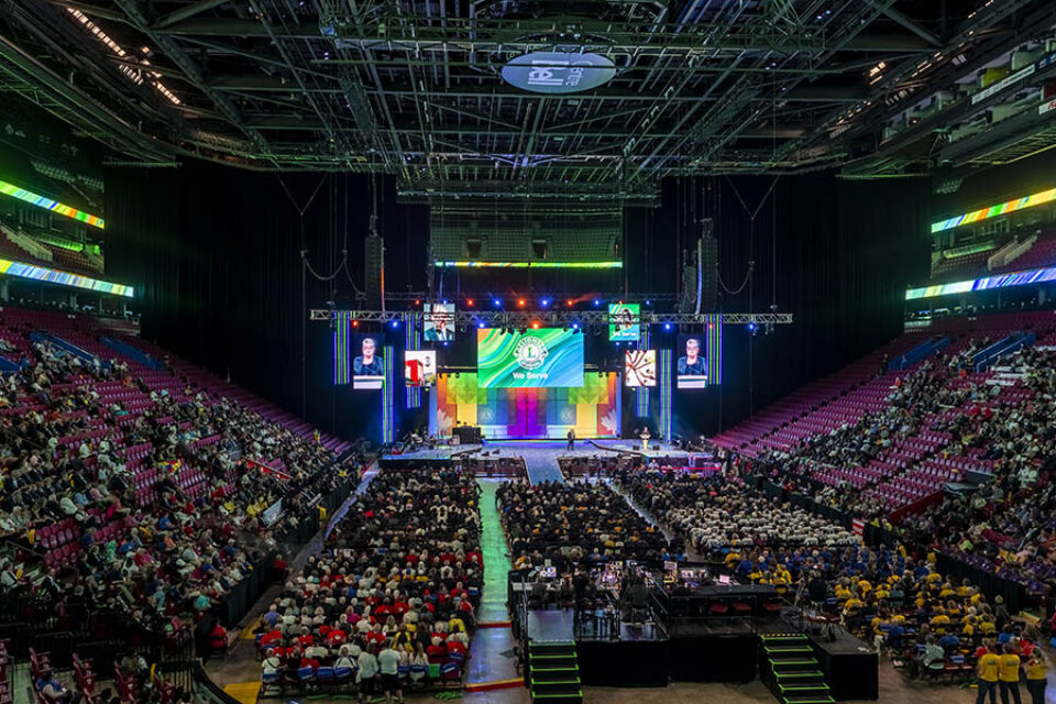 Wide view of convention final day at Bell Centre, Montreal event photography