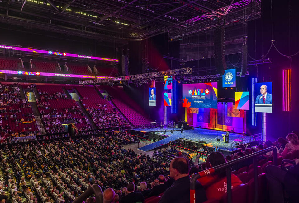 Side view of convention final day at Bell Centre, Montreal event photography