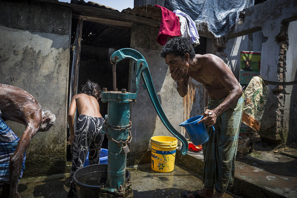 Korail Slum residents using water pump
