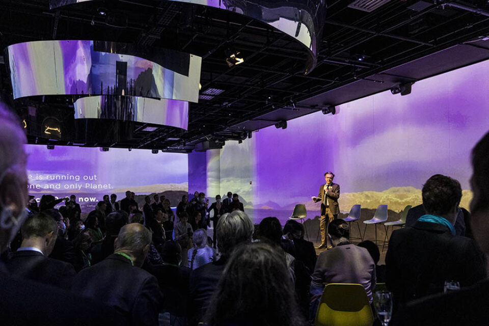 Montreal event photographer shot of presentation during event in Oasis Immersion