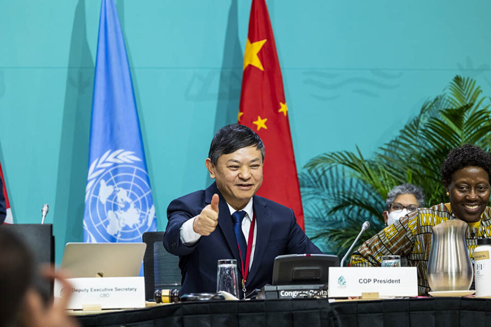 Montreal event photographer shot of Huang Runqiu giving thumbs up
