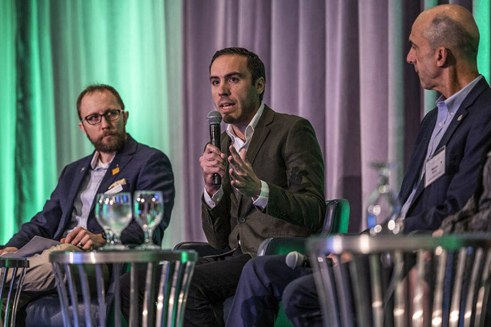 Panel discussion at Montreal corporate event, by a professional Montreal event photographer