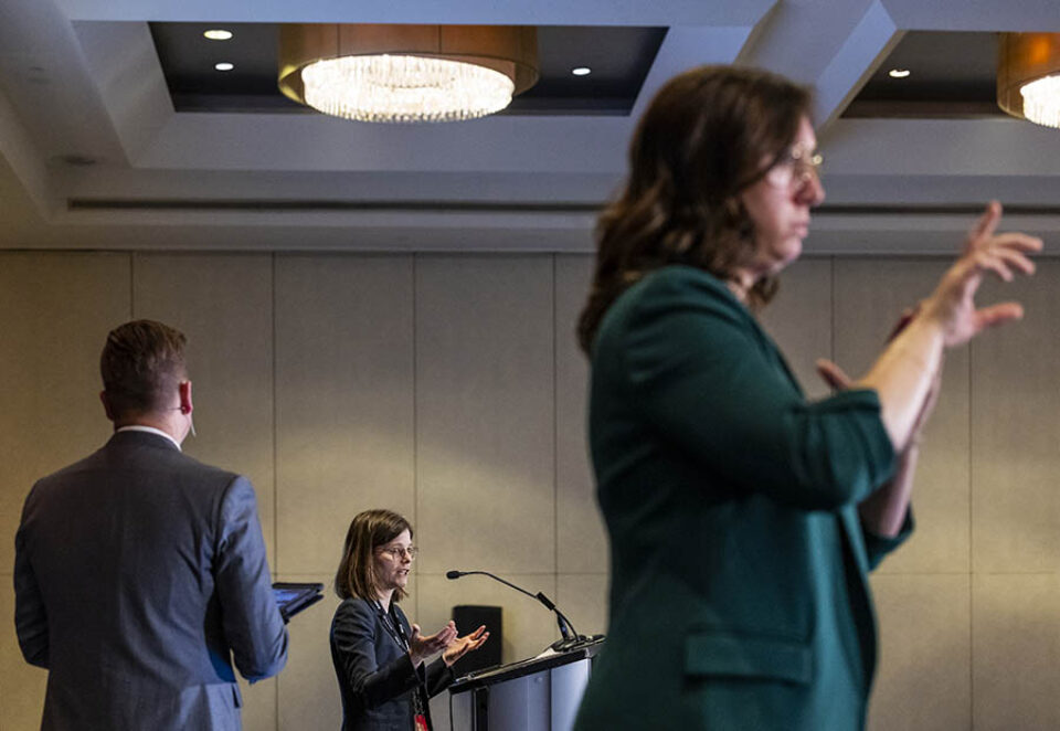 Sign language interpreter - Montreal event photography