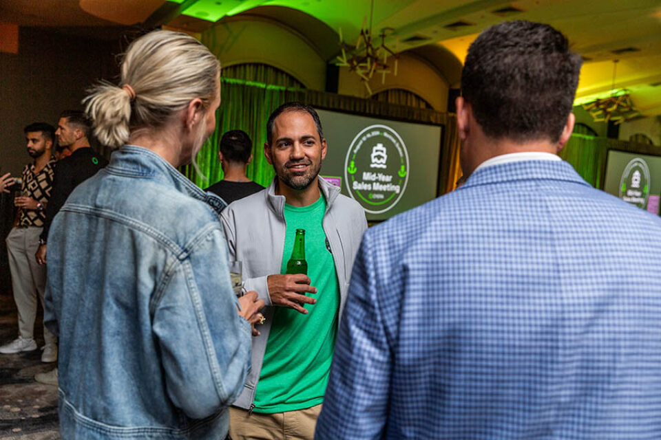 Socialising at a corporate event, Montreal corporate event photography