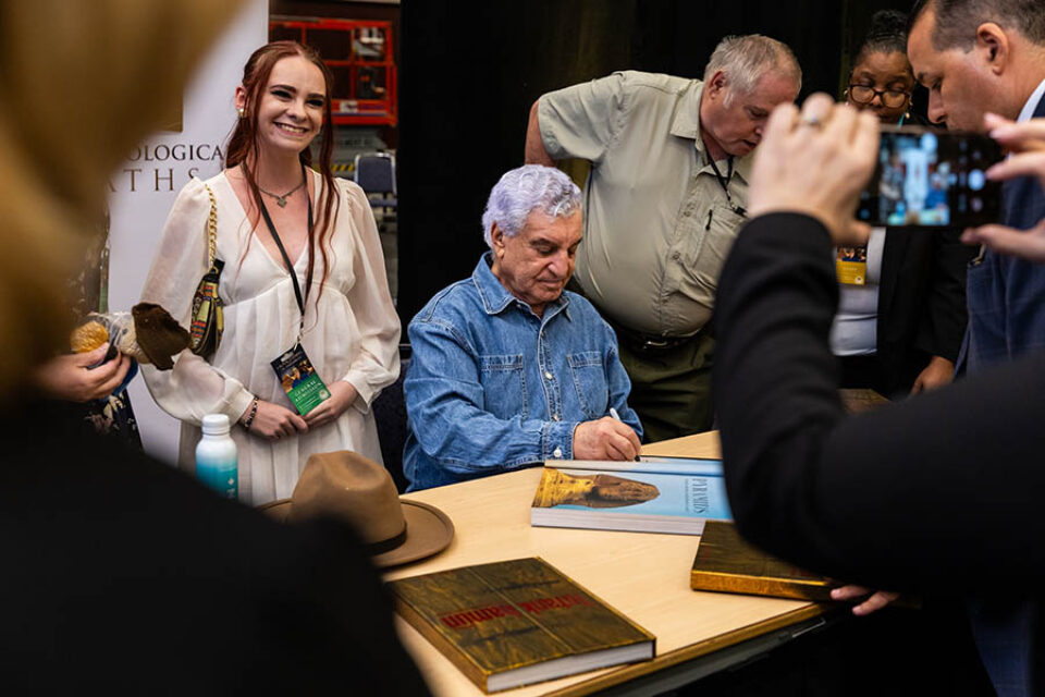 Dr Zahi Hawass signs autographs in Montreal
