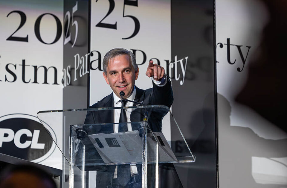 Speaker at company Christmas dinner, Ottawa event photography