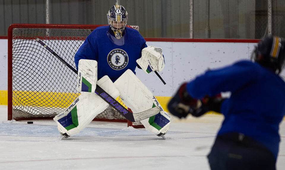 Hockey goalkeeper in action by Montreal college sports photographer