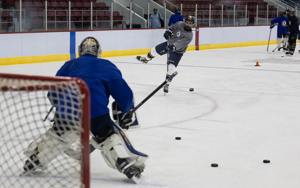 Hockey shooting practice by Montreal college sports photographer