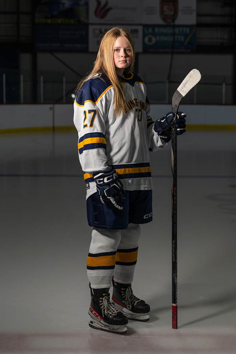 Young female hockey player by Montreal college sports photographer