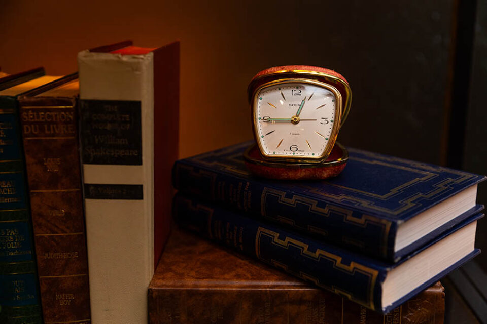 Vintage clock, Laval corporate event decor
