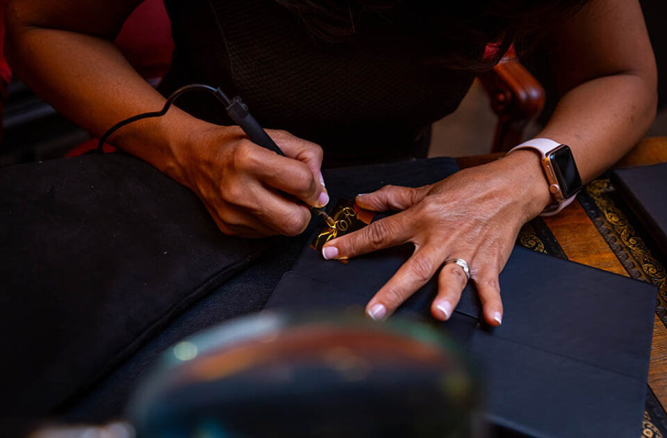 Engraver working at Laval business conference
