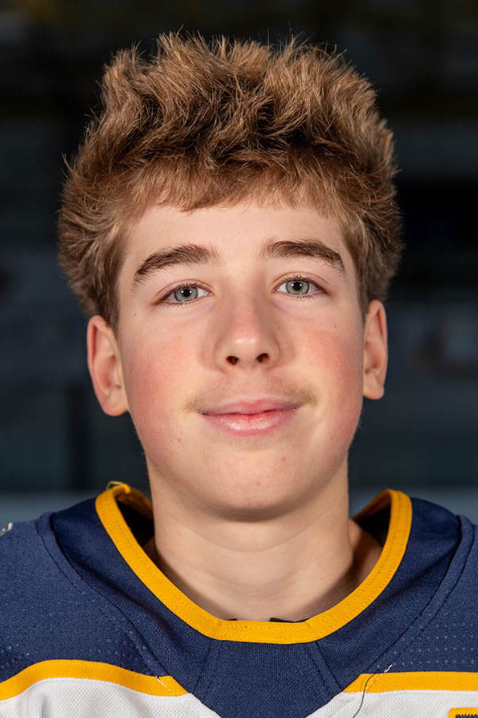 Hockey player headshot by Montreal college sports photographer