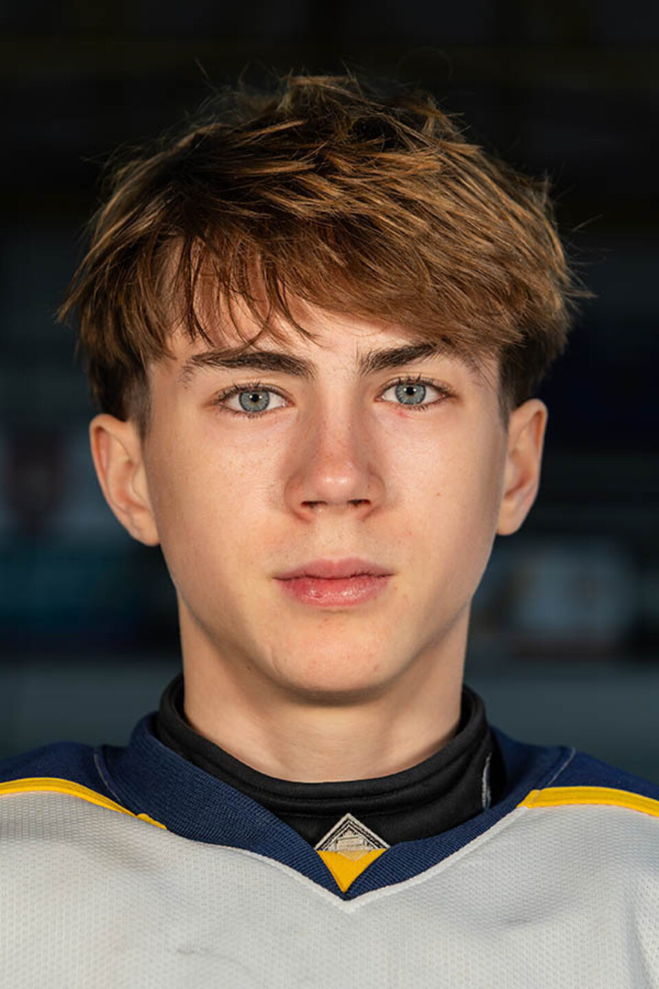 Hockey player headshot by Montreal college sports photographer