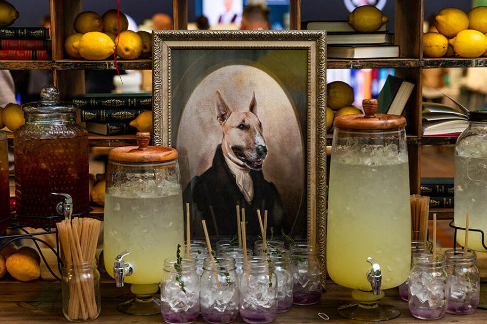 Vintage decor at Laval event drink station